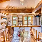 Charming Villa For 6 Guests