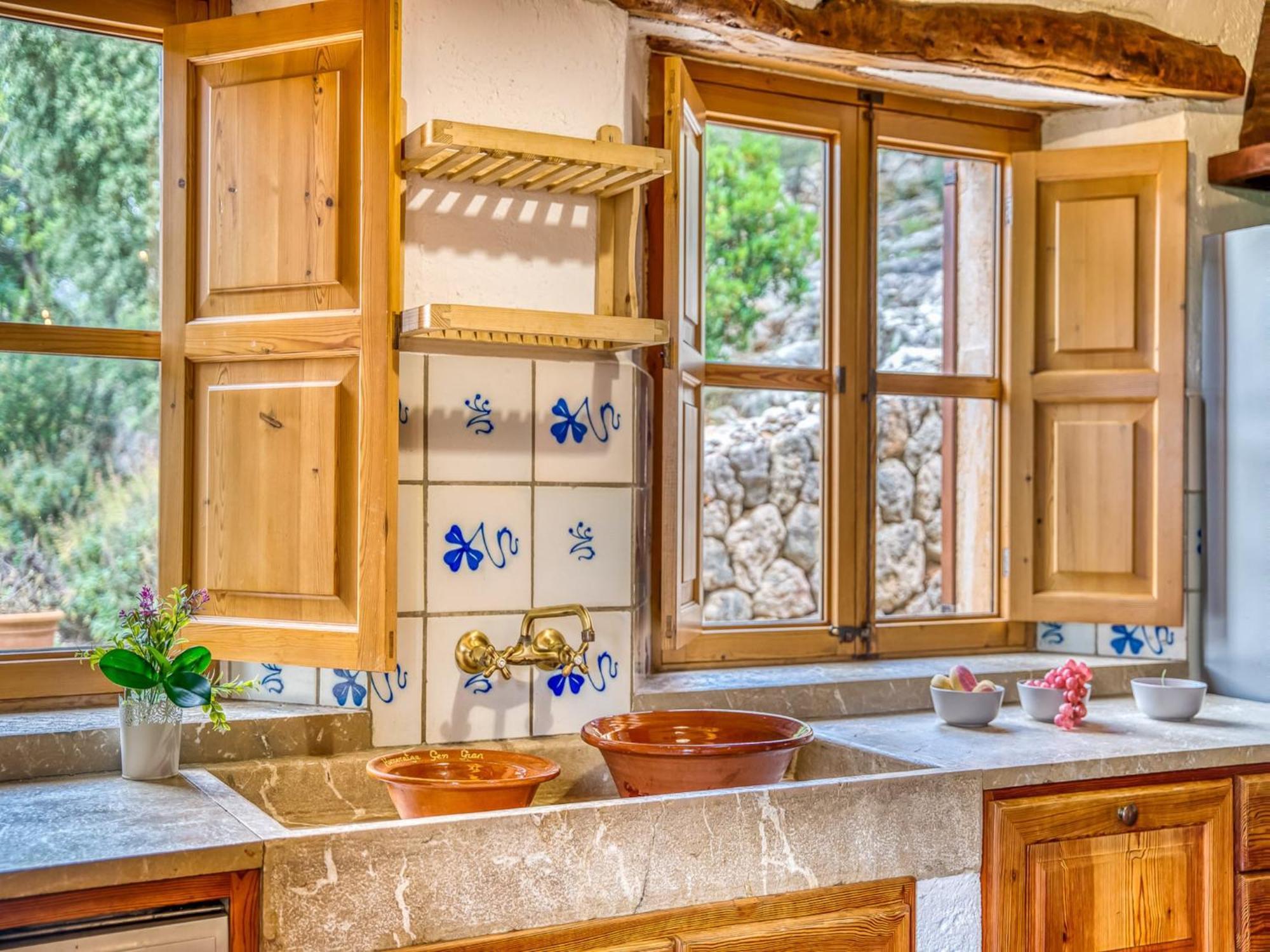 Charming For 6 Guests *