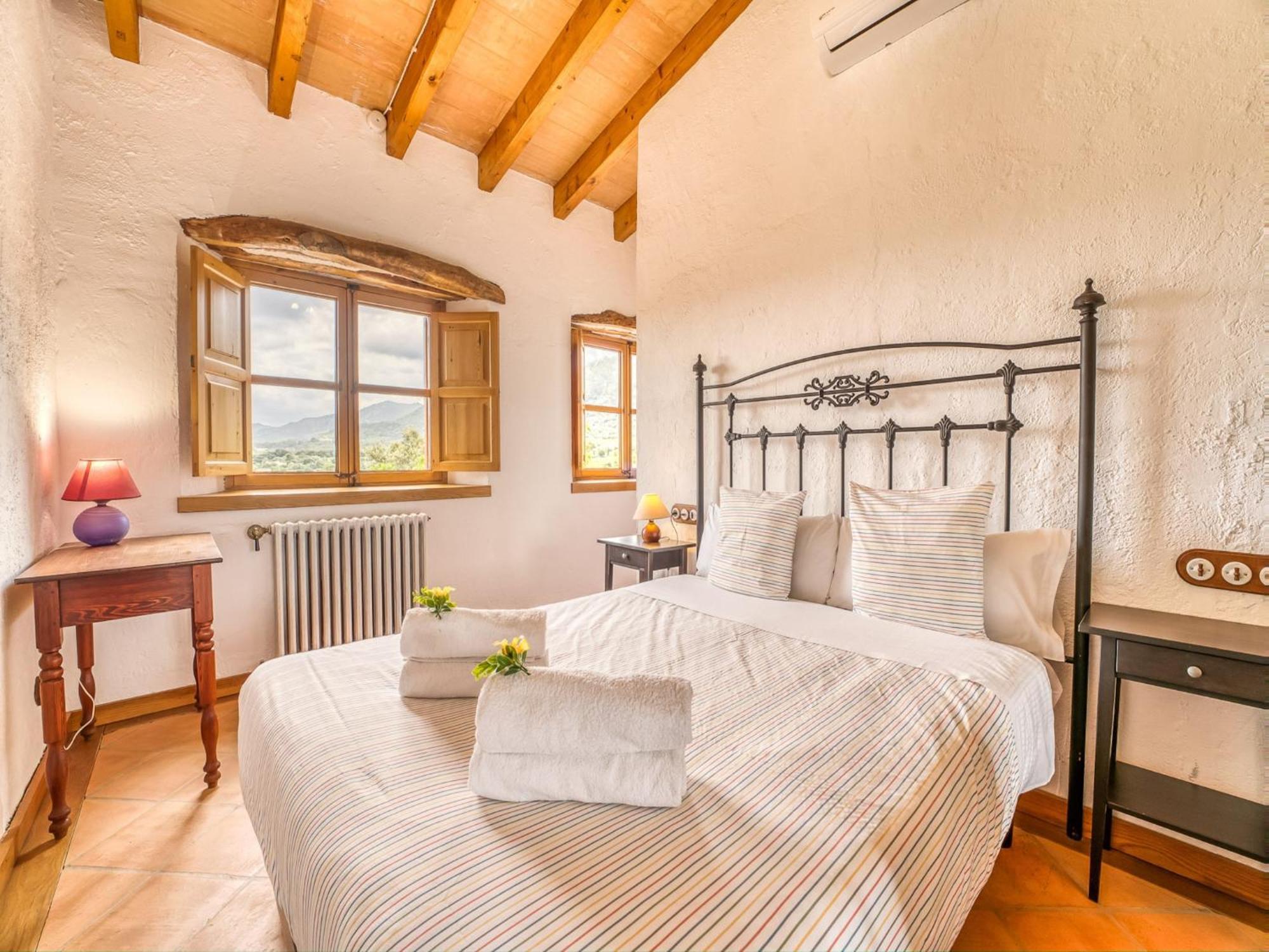 Charming For 6 Guests Campanet