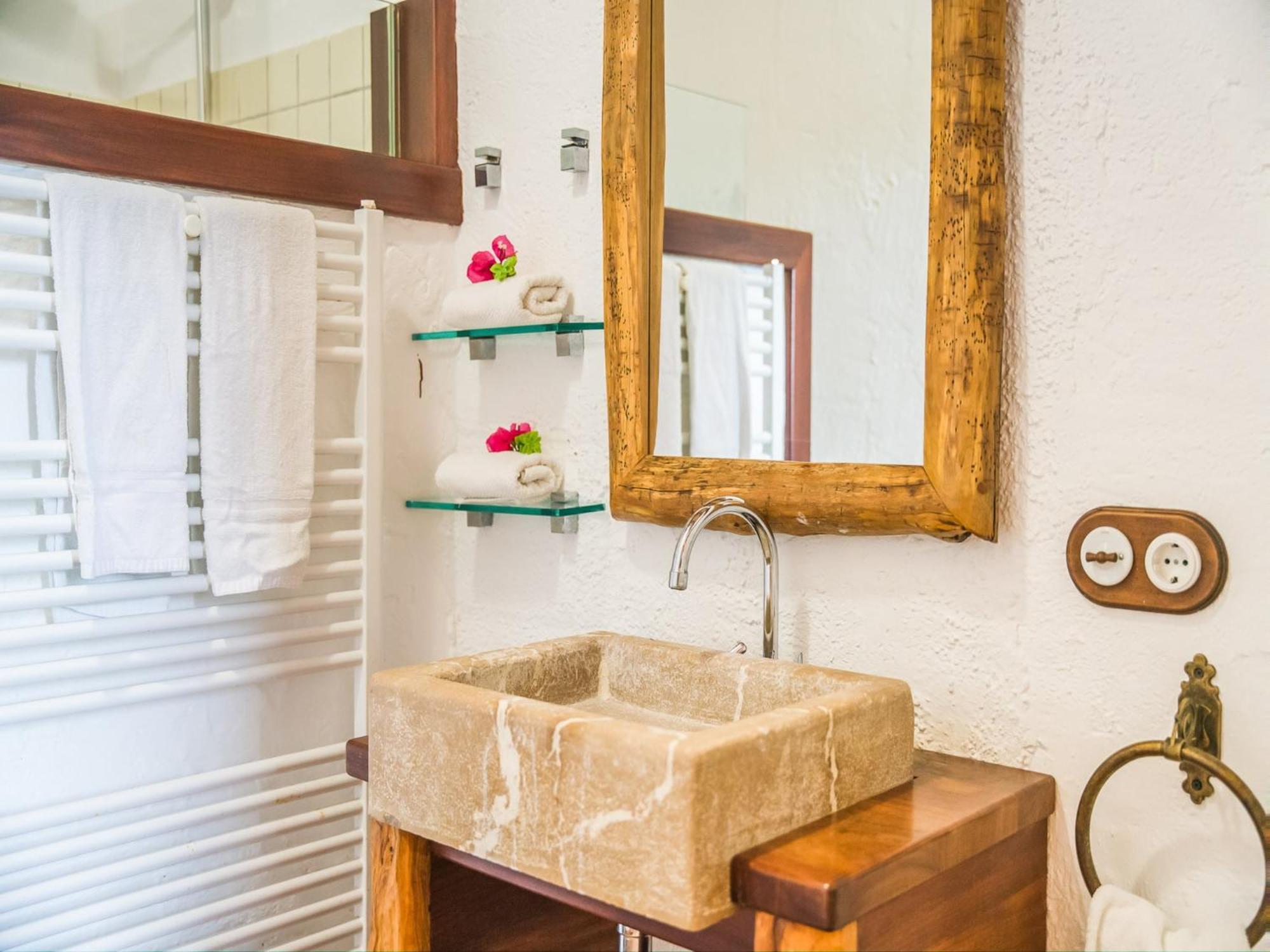 Charming For 6 Guests Villa Campanet