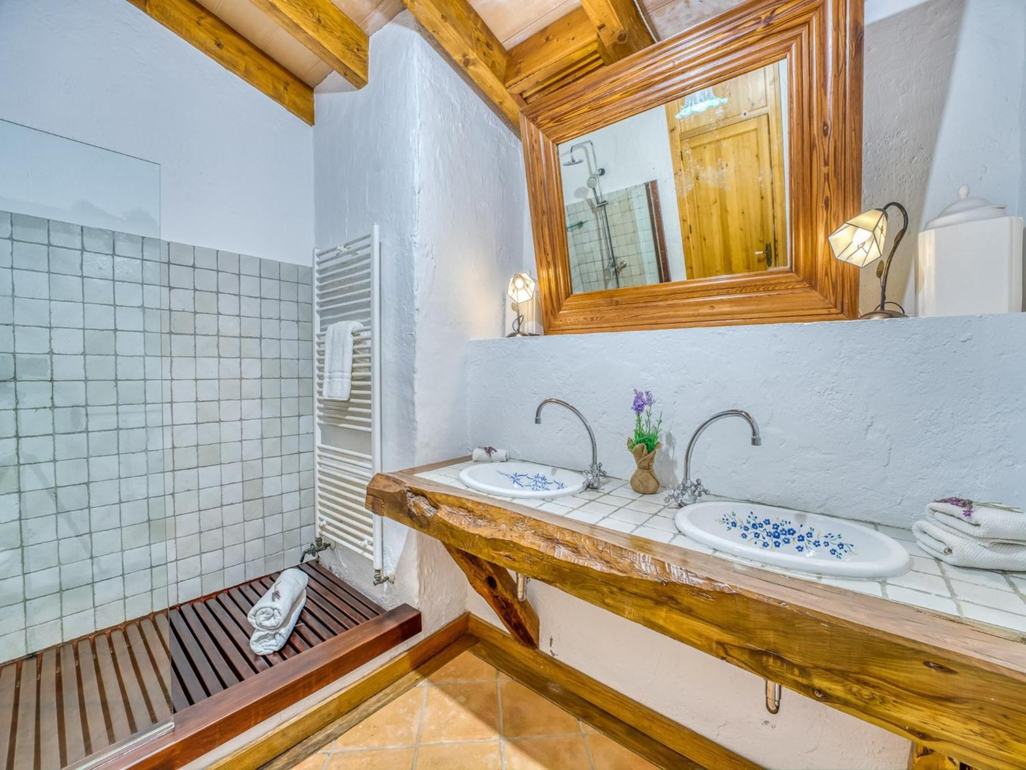 Charming For 6 Guests